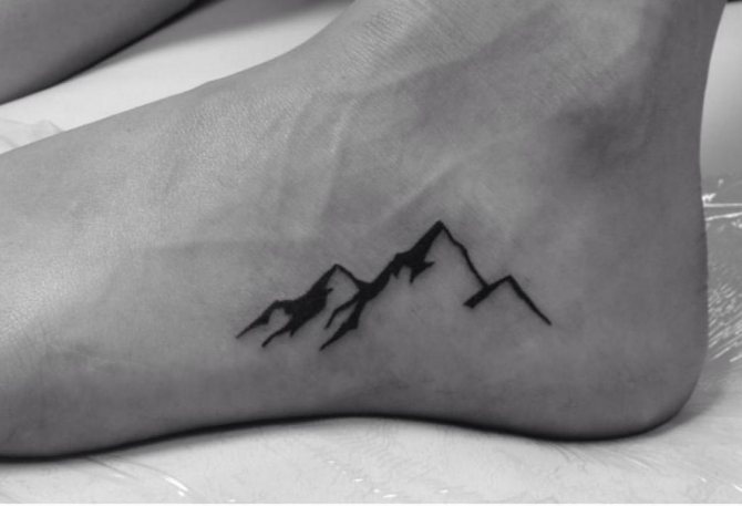 Tattoo eines Berges