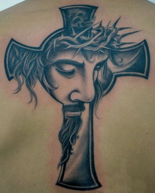 Τατουάζ του Ιησού πάνω σε σταυρό