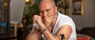 Τατουάζ του σταυρού του Dmitry Nagiev