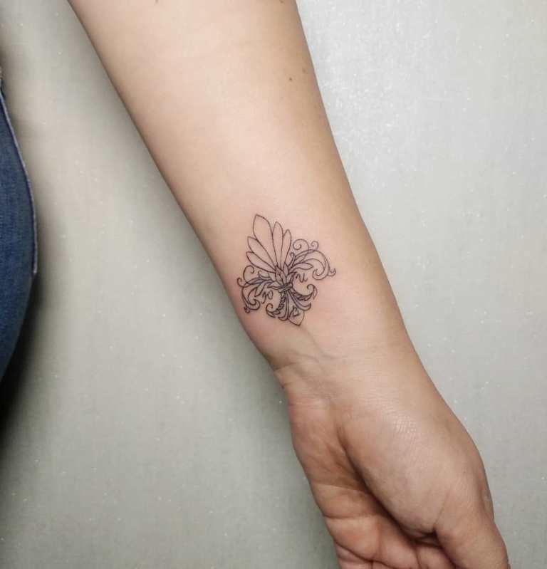 liliom tetoválás