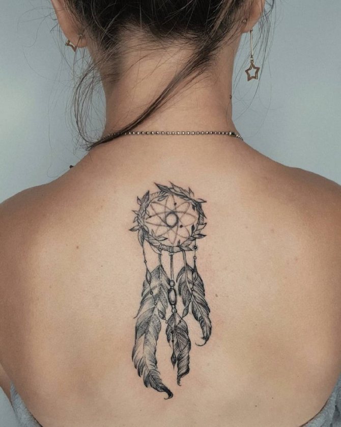 Tatuagem fêmea apanhadora de sonhos