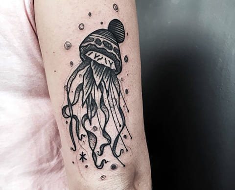 Medúza tetoválás a karon - fotó