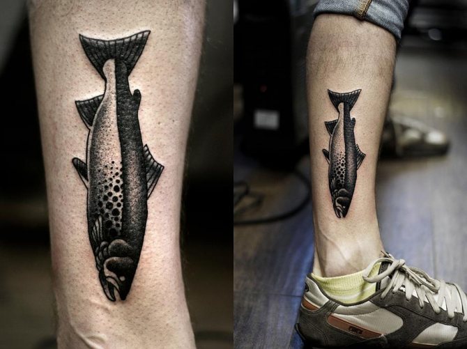Татуировка на подбедрицата във формата на пъстърва
