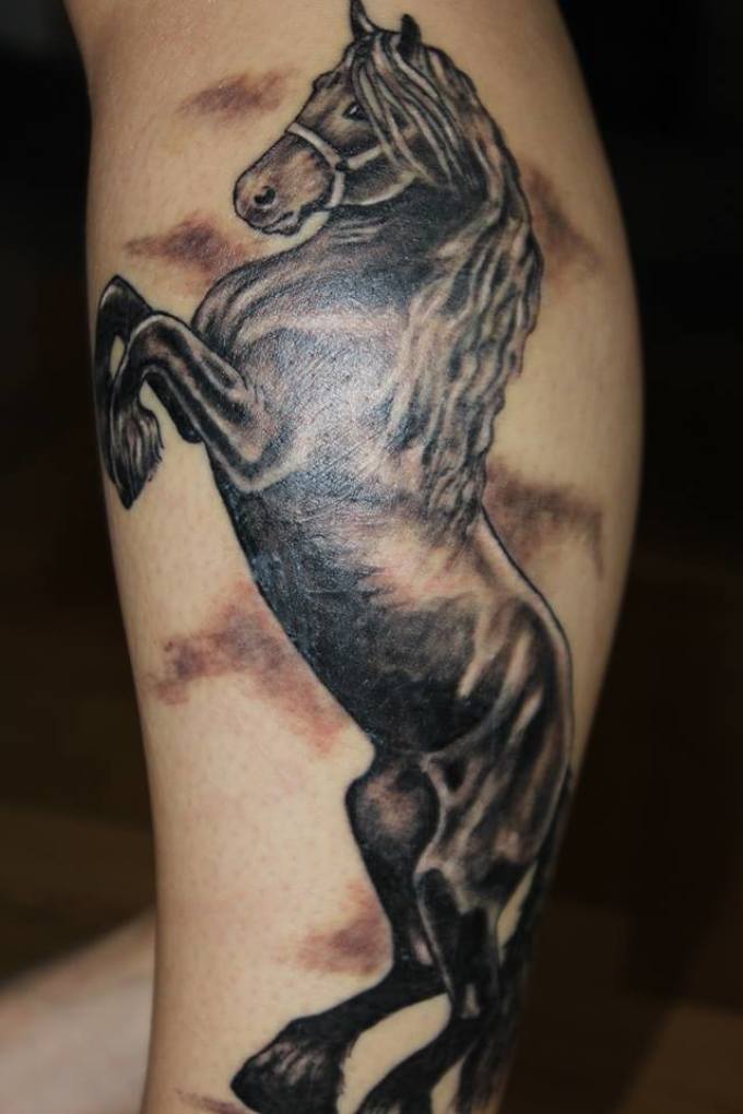 Shin Shin tatovering i form af en hest
