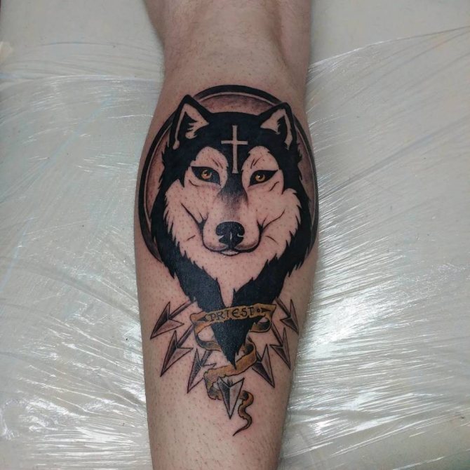 Shin tatovering i form af en ulv
