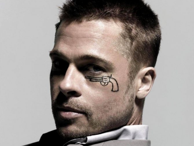 Brad Pitt faccia tatuaggio