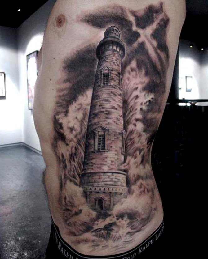 男性一侧的纹身为灯塔