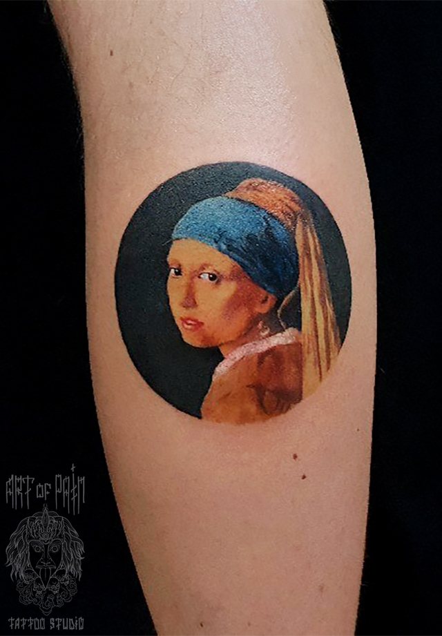Tatuiruotė ant rankos: Mergina su perlo auskaru