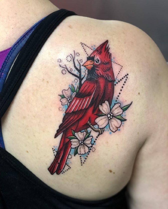 γυναικείο τατουάζ στην πλάτη