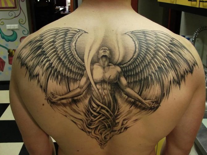 Tatuaggio sulla schiena