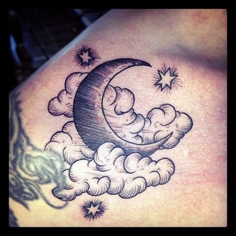 云和月的纹身