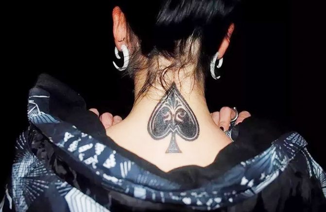 Tattoo of Spades. Pikamustri tähendus naistel, meestel