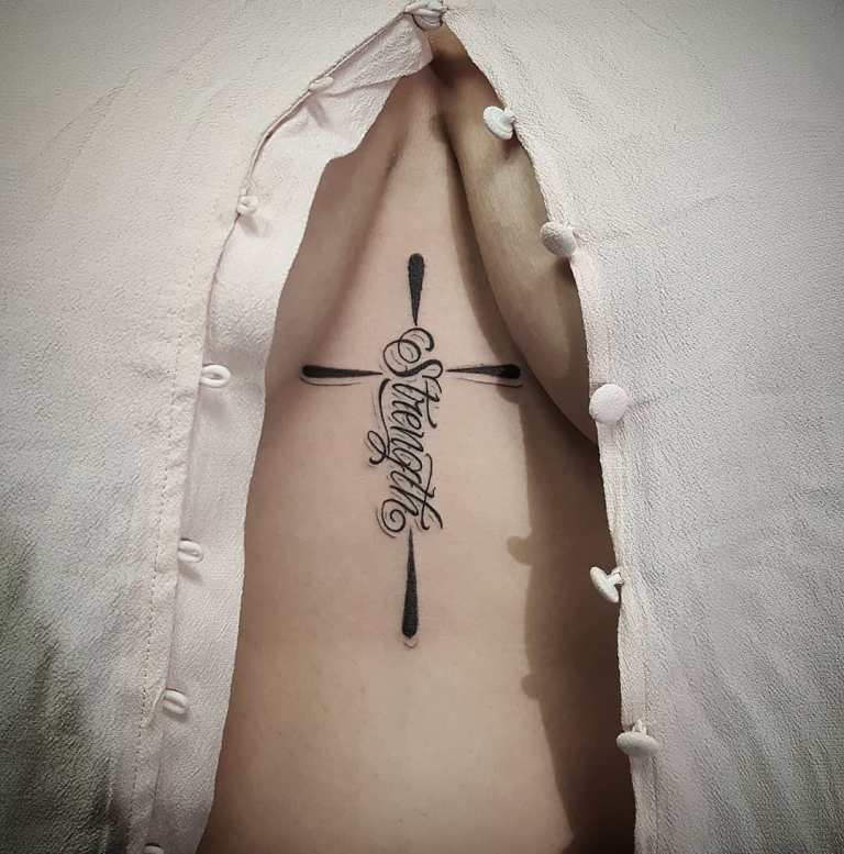 Tetování na hrudní kosti dívek