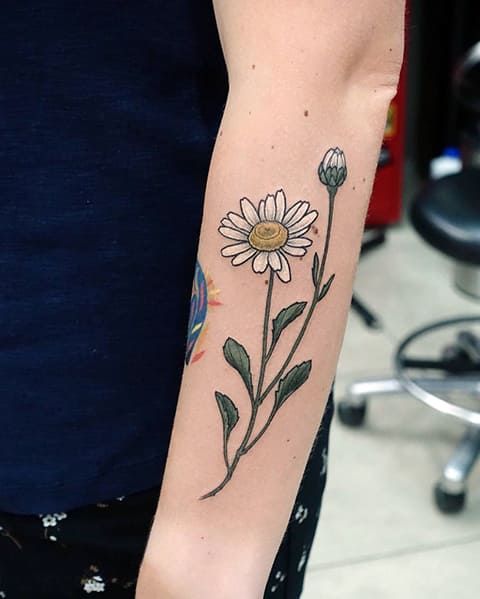 手臂上的菊花纹身