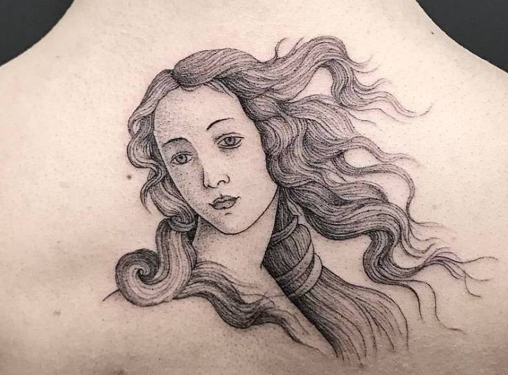 Veneros gimimo tatuiruotė ant nugaros