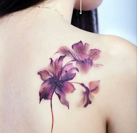 Τατουάζ με κρίνο - φωτογραφία