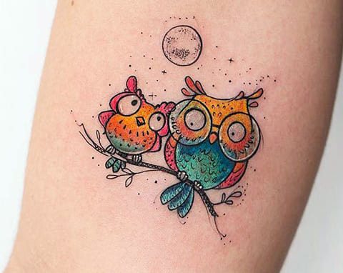 Татуировка на цветен бухал и луна
