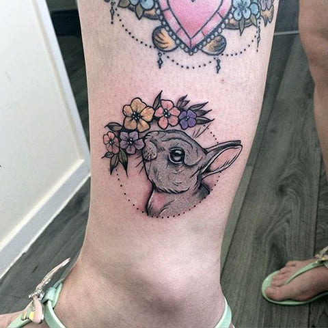 Tatuaggio con una lepre