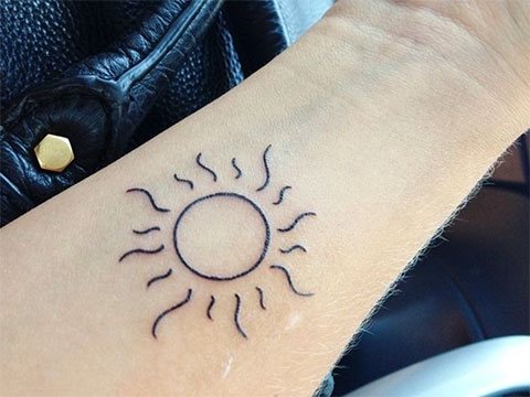 Tatuointi aurinko ranteeseen