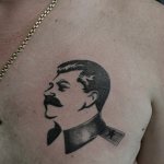Tatuagem de Estaline no peito