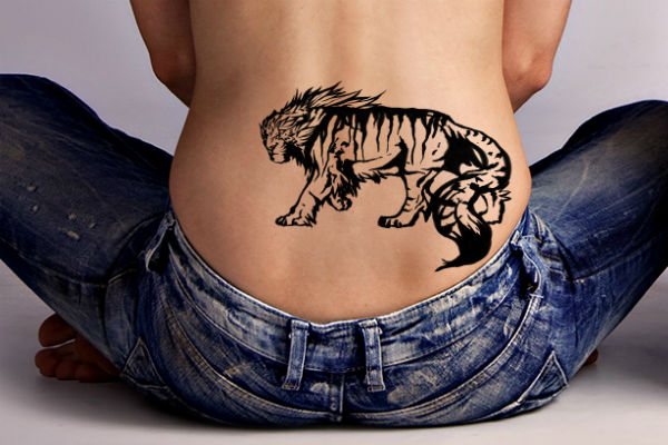 Foto de tatuagem de tigre