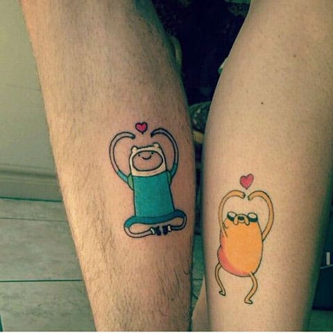 Adventure Time tatovering på håndled