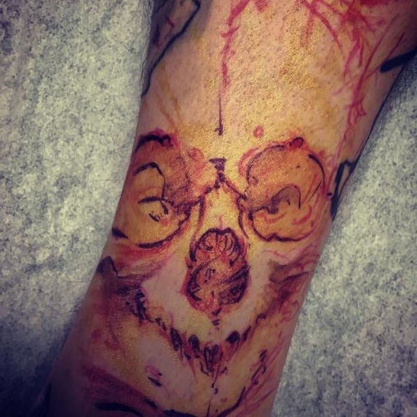 Τατουάζ του κακού με τη μορφή της εικόνας ενός προσώπου