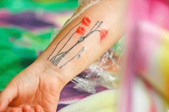Татуировки за момичета на ръката и тяхното значение. Снимки, скици, красиви, малки, надписи