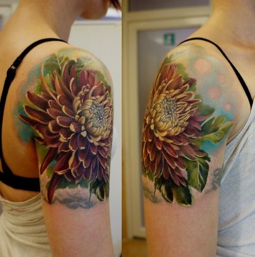 Tetovanie na ramene pre dievčatá: malé, okrúhle, nápisy, vzory, vtáky, zvieratá, hmyz. Významy a obrázky najlepších tetovaní