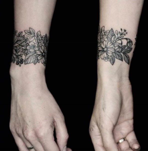 Tatouages sur le bras pour les filles. Croquis, motifs, inscriptions avec traduction, signification. La signification des tatouages