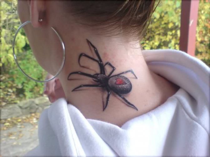 Tatuagens no pescoço das raparigas