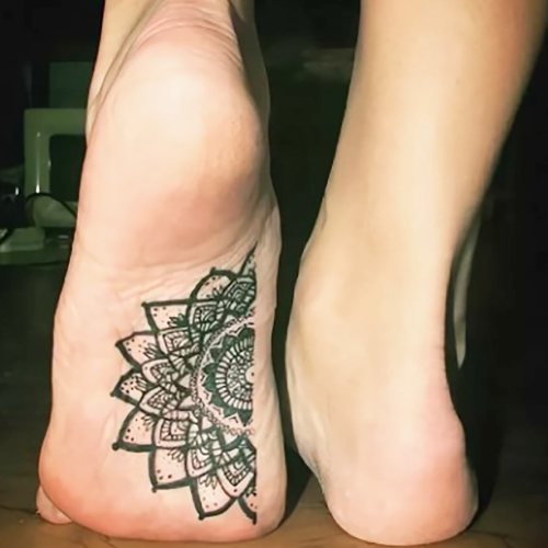 女の子のための足裏のタトゥー 写真銘板、女性用パターン、スケッチ