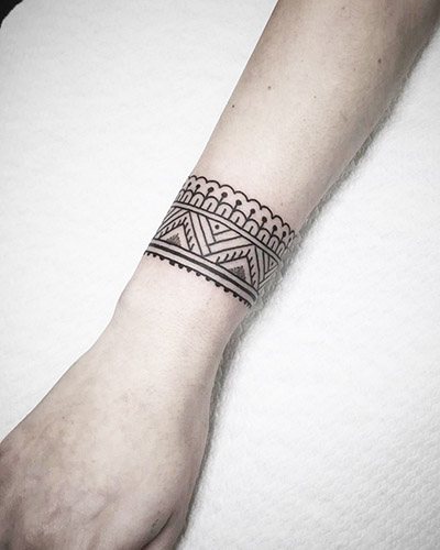 Tetovaža na zapestju ženskega pomena. Slike za dekleta