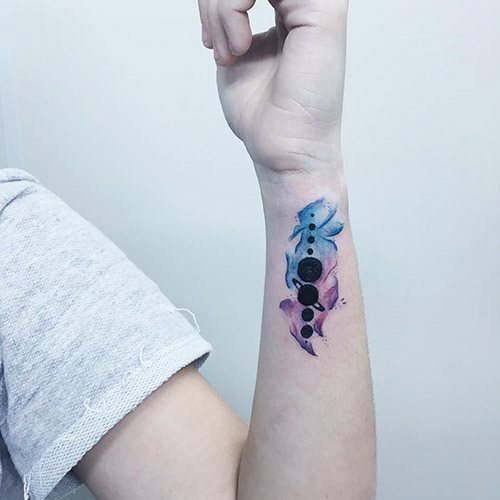 Tetovaža na zapestju ženskega pomena. Slike za dekleta