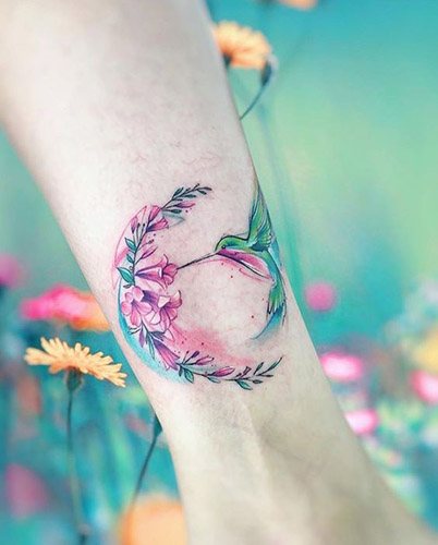 Tatuaggio sul polso significato femminile. Immagini per ragazze