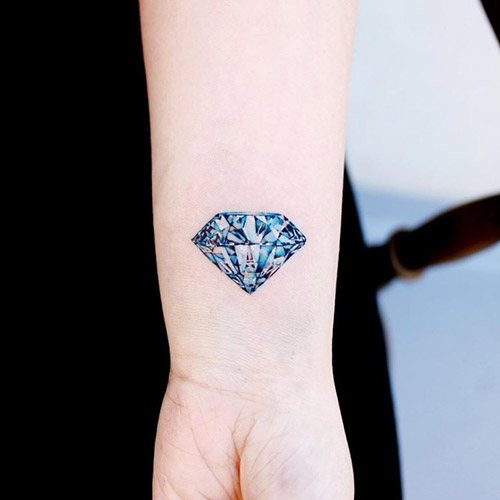 Tatuiruotė ant riešo moters su reikšme. Paveikslėliai mergaitėms