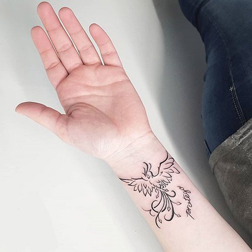 Tetoválás a csuklón női jelentéssel. Képek lányoknak