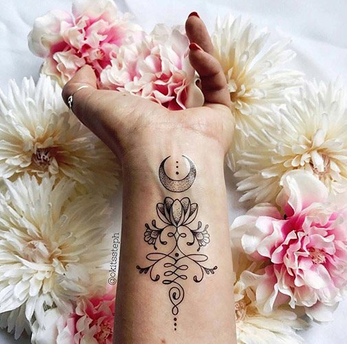 Tetovējums uz plaukstas sievietēm ar nozīmi. Attēli meitenēm