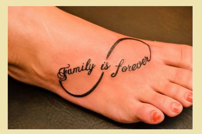 Tatuoinnit jaloissa