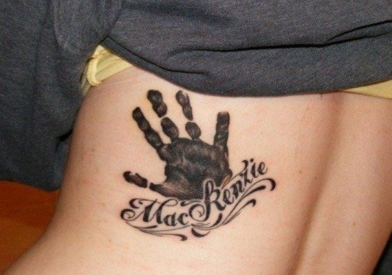 Tatuoinnit, joilla on merkitys tytöille - merkinnät, joissa on käännös ja niiden merkitys. Kuva