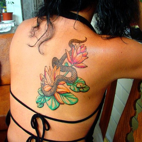 Tatuoinnit, joilla on merkitystä tytöille - merkinnät, joissa on käännös ja niiden merkitys. Kuva