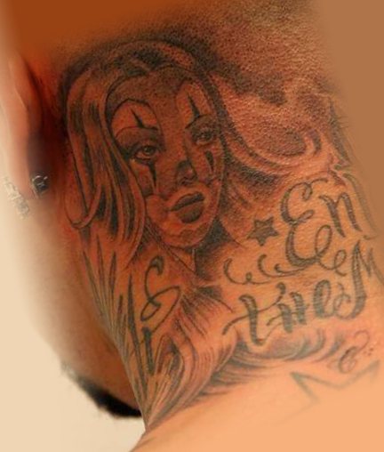 Τατουάζ του Timati στο λαιμό