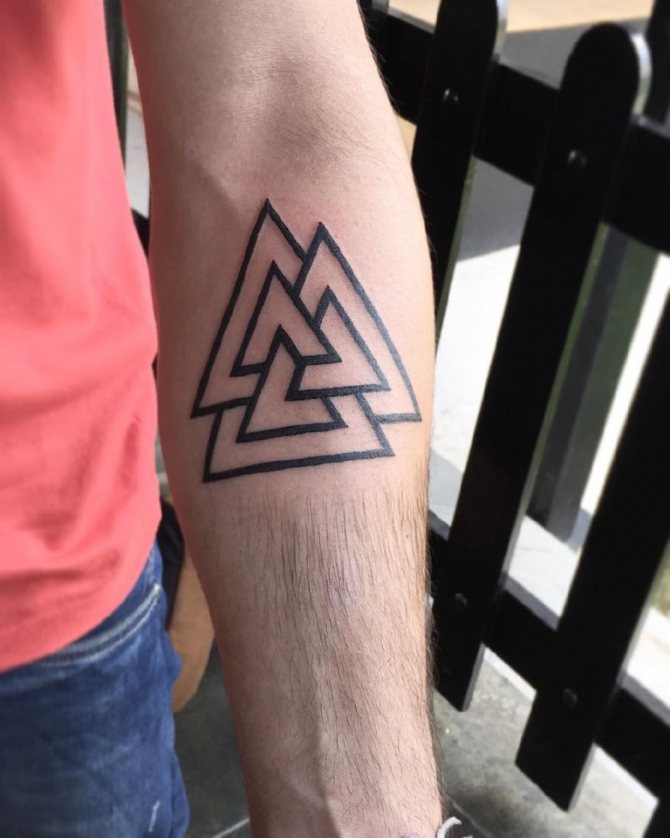 tatuaje triunghiuri