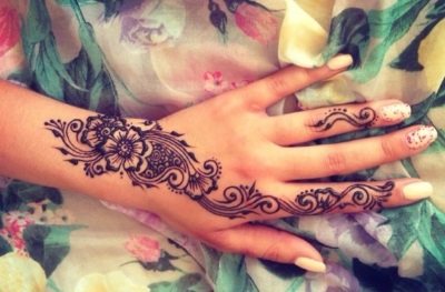 Tijdelijke tatoeages. Hoe thuis te maken: gelpen, henna, verf, stickers, gekleurd en zwart-wit, oogpotlood, marker, stencil