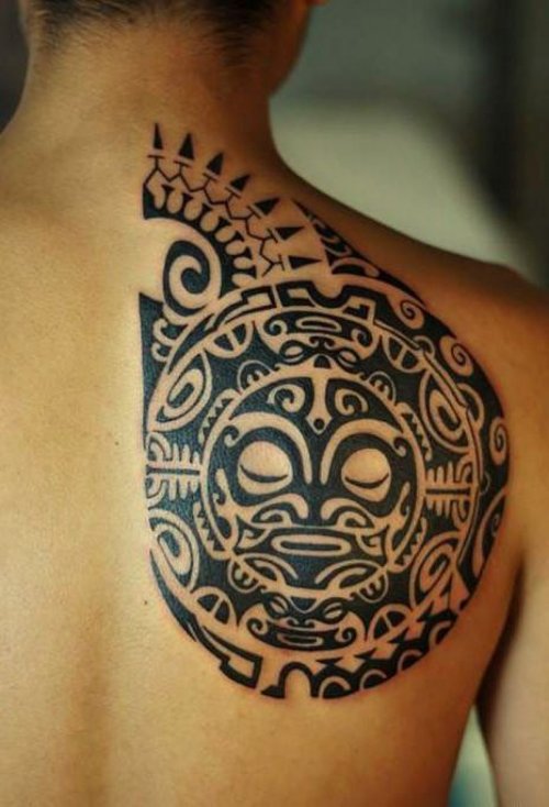 Τριπλό τατουάζ που σημαίνει μοτίβο πολυνησίας