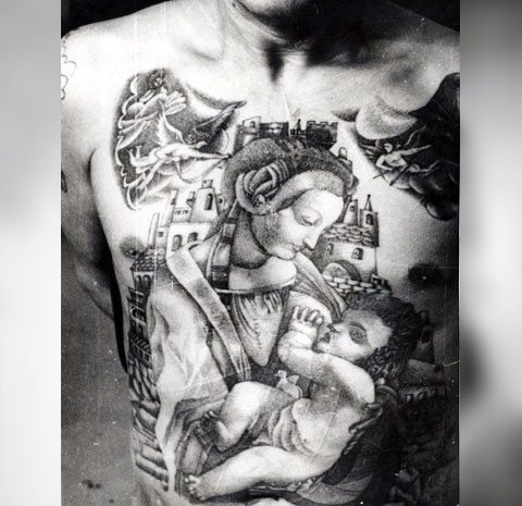 Vankilan tatuointi Jumalanäidistä vauvan kanssa