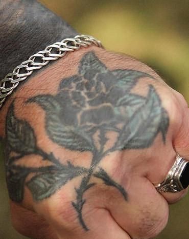 значение на татуировката роза в затвора