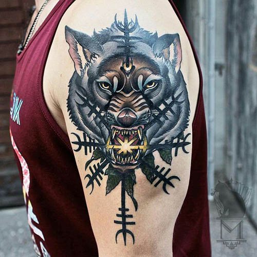 Wolf met open mond tatoeage. Beeld betekenis, beeld