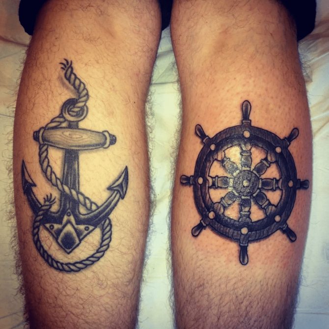 Horgony kormányos tetoválással