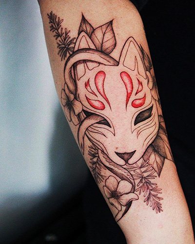 Japonų lapės kaukė Kitsune tatuiruotė. Reikšmė, eskizas, nuotrauka